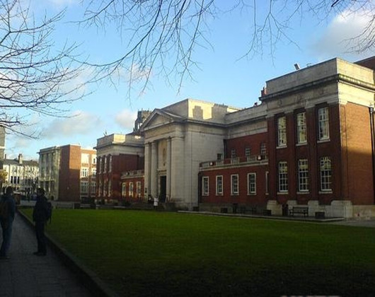 东英格利亚大学