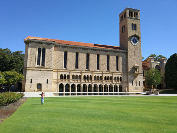 西澳大学