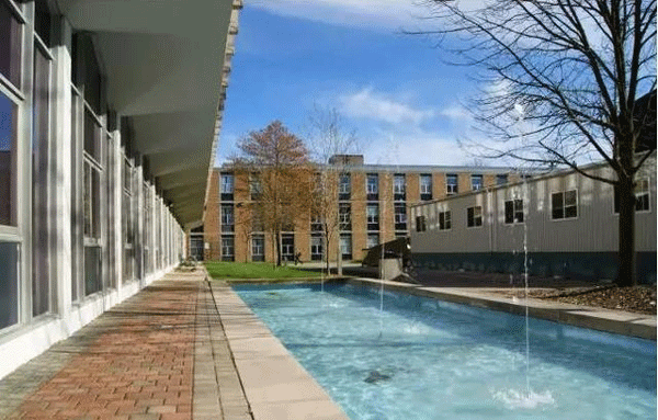 滑铁卢大学