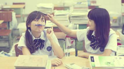 韩国大学是没有同桌的 韩国大学是没有同桌的