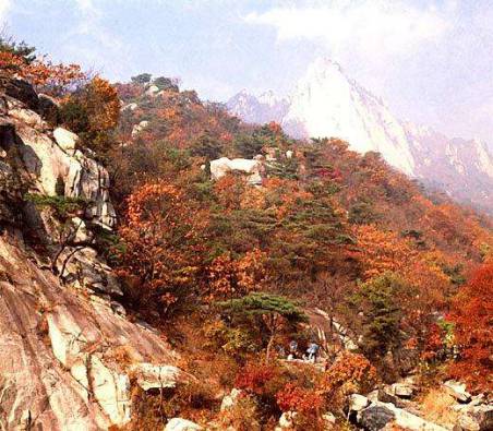 韩国秋季登山的景色非常美丽 韩国秋季登山的景色非常美丽