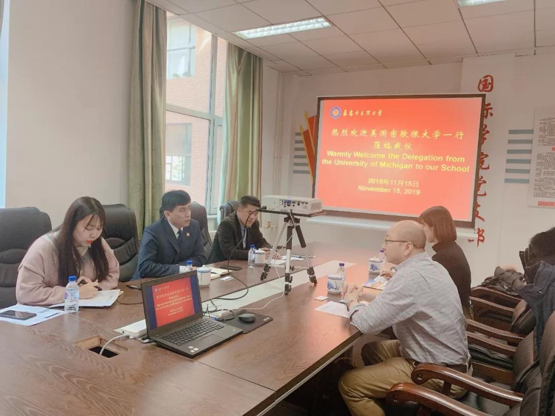 与长春中医药大学项目负责人洽谈 与长春中医药大学项目负责人洽谈.jpg