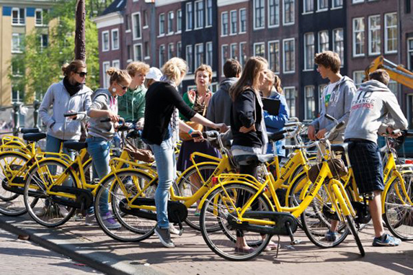 荷兰留学选U还是选H