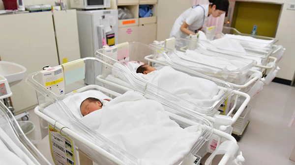日本生育率低 日本生育率低
